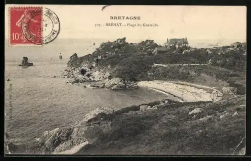 AK Bréhat, Plage du Guersido avec vue sur la côte rocheuse et la maison sur la colline