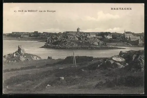 AK Île de Bréhat, Vue de Biniget avec panorama côtier et maisons traditionnelles