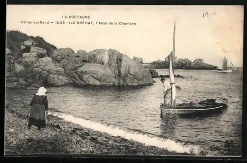 AK Île Bréhat /Côtes-du-Nord, L`Anse de la Chambre avec bateaux et falaises rocheuses