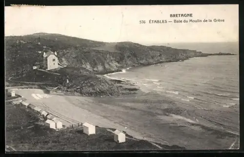 AK Étables, Baie du Moulin de la Grève avec cabines de plage et vue sur la côte rocheuse