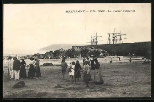 AK Binic, Le Rocher Couturier et scène de plage animée