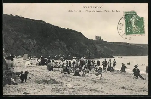AK Binic, Plage de l`Avant-Port, Le Bain, vue animée de la plage avec baigneurs et promeneurs