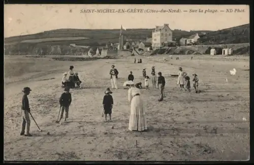 AK Saint-Michel-en-Grève /Côtes-du-Nord, Sur la plage avec des enfants jouant dans le sable