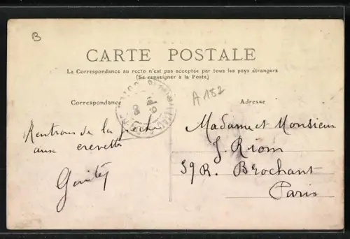 AK Saint-Michel-en-Grève, Vue du village et de la plage avec promeneurs