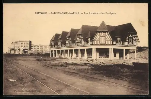 AK Sables-d`Or-les-Pins, Les Arcades et les Portiques