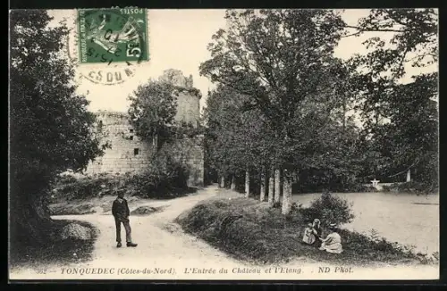 AK Tonquédec /Côtes-du-Nord, L`Entrée du Château et l`Étang