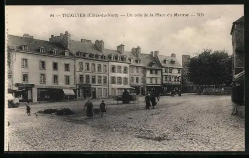 AK Tréguier /Côtes-du-Nord, Un coin de la Place du Martray