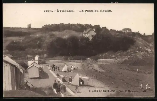 AK Étables, La Plage du Moulin avec baigneurs et cabines sur la côte bretonne