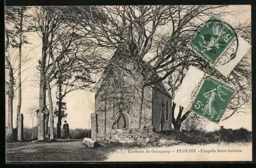 AK Plouisy, Chapelle Saint-Antoine entourée d`arbres majestueux