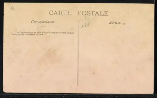 AK Kermaria-en-Isquit, La Chapelle, Vue de l`entrée gothique et du clocher