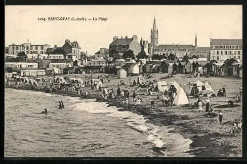 AK Saint-Quay /C.-du-N., La Plage animée avec baigneurs et tentes sur le sable