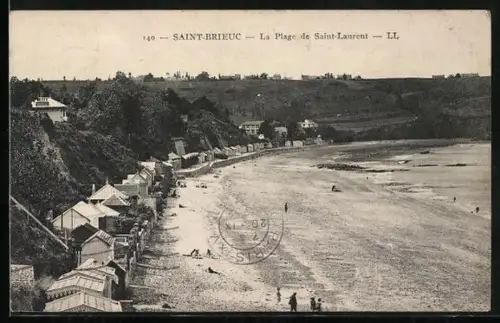 AK Saint-Brieuc, La Plage de Saint-Laurent, vue sur les cabines et la côte rocheuse
