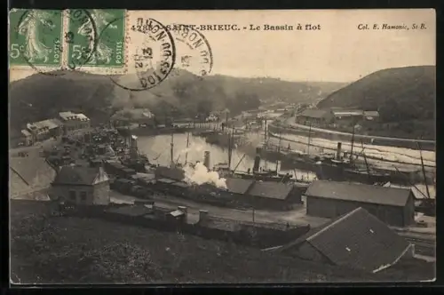 AK Saint-Brieuc, Le Bassin à flot avec navires et quais animés