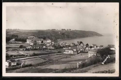 AK St-Brieuc /St-Laurent-Plage, Vue de la pointe du Roselier et du village côtier