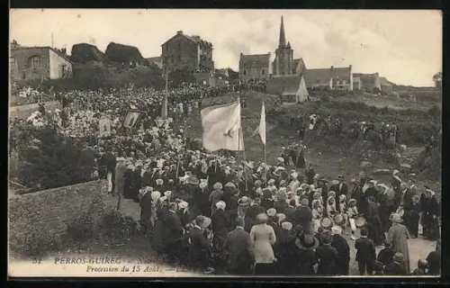AK Perros-Guirec, Procession du 15 Août