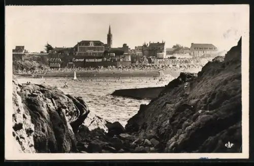 AK St-Quay-Portrieux, La Plage de St-Quay vue de la Grotte de l`Urne