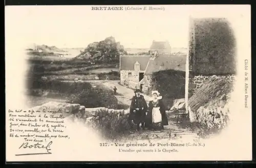 AK Port-Blanc, Vue générale et l`escalier qui monte à la Chapelle