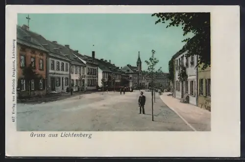 AK Lichtenberg / Oberfranken, Strassenpartie mit Turm, Brunnen