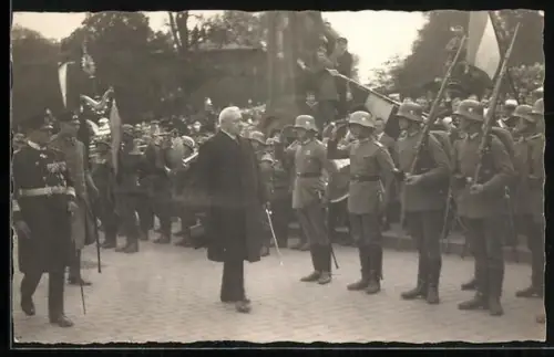 Foto-AK Hamburg, Paul von Hindenburg mit Soldaten 1926