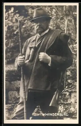 AK Paul von Hindenburg als Jäger mit Gewehr und Wanderstock