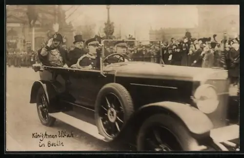 Foto-AK Berlin, Besuch von König Aman Ullah von Afghanistan 1928, Paul von Hindenburg und König Aman Ullah im Auto