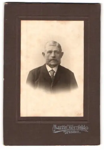 Fotografie Martin Herzfeld, Dresden, Herr Kunze mit Bart