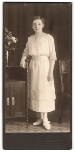 Fotografie E. Vogel, Gross-Lichterfelde, Jungfernstieg 3, Marta Schröder im weissen Kleid