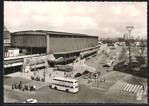 AK Berlin-Charlottenburg, Bahnhof Zoo, Strassenverkehr, Berliner Doppelstockbus, Parkplatz