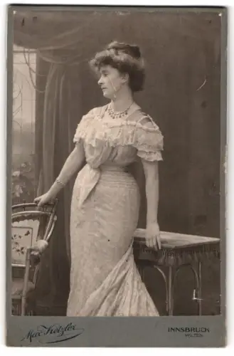 Fotografie Max Ketzler, Innsbruck, Heiliggeiststr. 9, Dame in elegantem Kleid