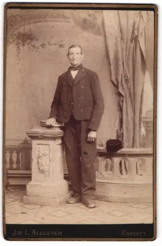 Fotografie J. & L. Allgeyer, Rastatt, Mann in Anzug