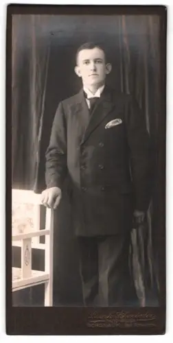 Fotografie Bernh. Schmieder, Schonach, Porträt eines jungen Mannes