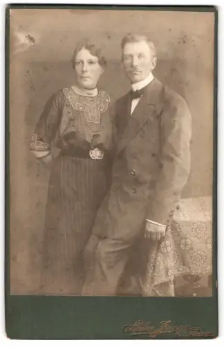 Fotografie Atelier Jensen, Kiel, Paar in eleganter Kleidung