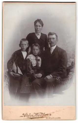 Fotografie Atelier Walther, Kiel, Klinke 26, Familienporträt mit Kindern