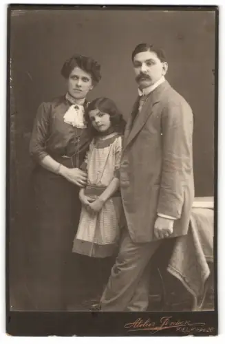 Fotografie Atelier Jensen, Kiel, Klinke 26, Familienporträt mit einem Kind