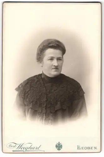 Fotografie Carl Weighart, Leoben, Fischerstrasse 92, Porträt einer Dame mit Spitzenkragen