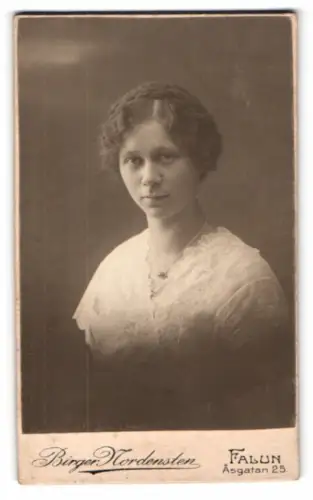 Fotografie Birger Nordensten, Falun, Åsgatan 25, Porträt einer jungen Frau