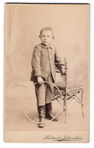 Fotografie Friedrich Schroeder, Brandenburg an der Havel, Ritterstrasse 18, Junge mit Reif