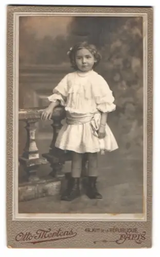 Fotografie Otto Mertens, Paris, Avenue de la République 48, Porträt eines jungen Mädchens