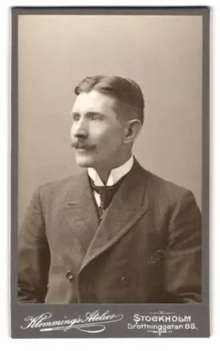 Fotografie Klemming`s Atelier, Stockholm, Drottninggatan 88, Porträt eines Herrn