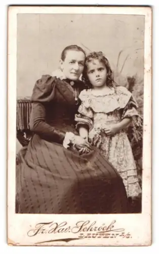 Fotografie Fr. Xav. Schröck, Laufen a.d. Salzach, Bezirksamtsgasse, Frau mit Kind