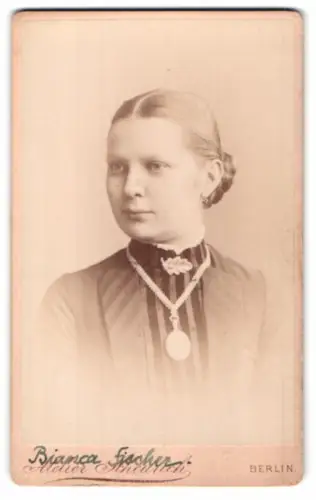 Fotografie V. Scheurich, Berlin, Friedrichstrasse 207, Porträt einer Dame