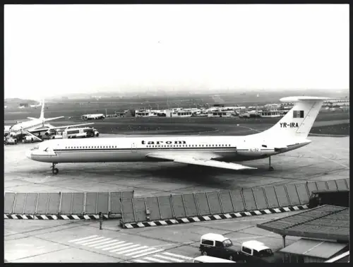 Fotografie Flugzeug Iljuschin IL-62, TAROM Romanian Air Transport, Kennung YR-IRA