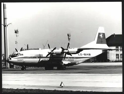 Fotografie Flugzeug Antonov An-12, Bulgarian Airlines Kennung LZ-BAB