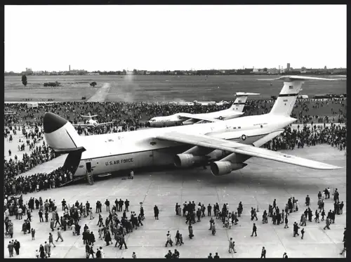 Fotografie Flughafen Berlin-Tempelhof, Flugzeug Lockheed C-5 Galaxy USAF 90015 am Tag der offenen Tür