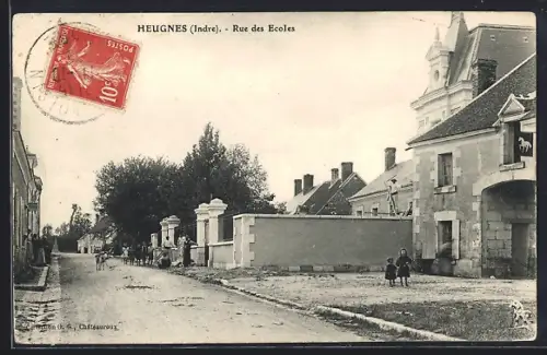 AK Heugnes /Indre, Rue des Ecoles, Strassenpartie