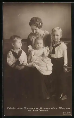 AK Victoria Louise Herzogin von Braunschweig mit Ihrem Kindern