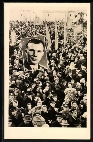 AK Gesellschaft für Deutsch-Sowjetische Freundschaft, Demonstranten mit Gagarin-Bildnis