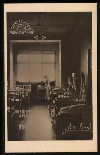 AK Kinderfürsorge, Schwester an Betten im Asyl für Kriegs-Waisen