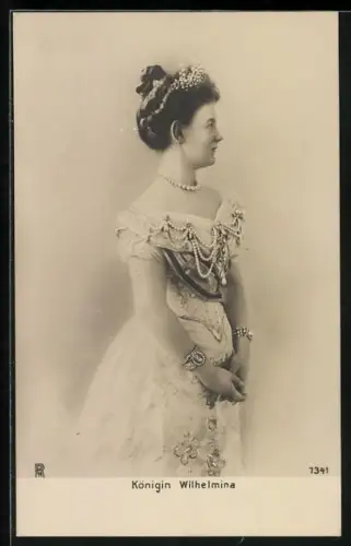 AK Königin Wilhemina von den Niederlanden im Galakleid