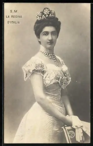 AK Königin Helene von Italien mit Krone und weissen Handschuhen